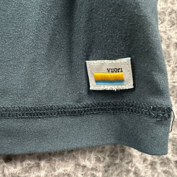 Vuori Men's Strat Tech Tee XL Green Athletic Crew Neck Workout Casual - Picture 3 of 9